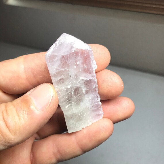 クンツァイト 結晶 原石 A クンツァイト 結晶 351g｜天然石 原石 通販 キラリ石