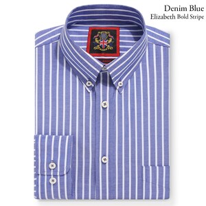 Op de afbeelding: Denim blau overhemd met witte verticale strepen. Het overhemd heeft een button-down kraag, een borstzak en manchetten met knopen. Het label luidt "Denim Blue Elizabeth Bold Stripe".