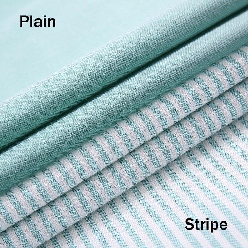 Puede incluir: Una tela textil que presenta dos patrones distintos: una secci&oacute;n de color verde menta s&oacute;lido etiquetada como Plain y una secci&oacute;n con rayas verticales alternas en blanco y verde menta etiquetada como Stripe. La tela tiene una textura tejida visible.