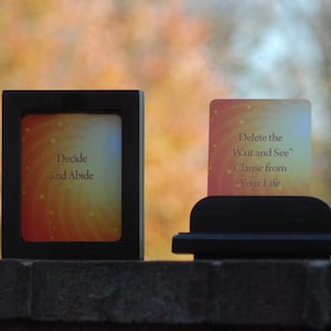 Affirmez à ces cartes et voyez ce qui se passe.  Boîte d’affirmation et porte-cartes.