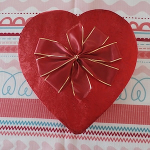 Boîte à bonbons/chocolat pour la Saint-Valentin en papier d'aluminium vintage