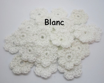 5 Petites fleurs 2,5 cm au crochet Blanc