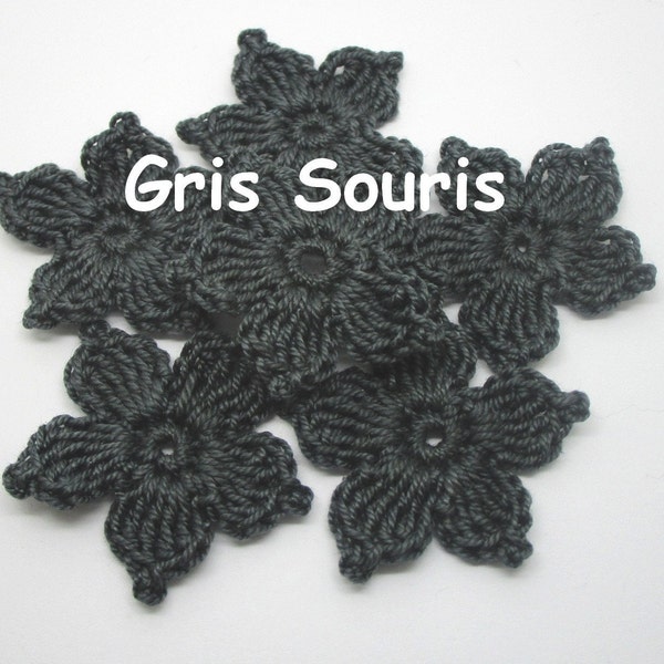 2 Petites fleurs 3,6 cm au crochet Gris Souris