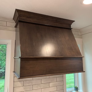 Maple exhaust hood
