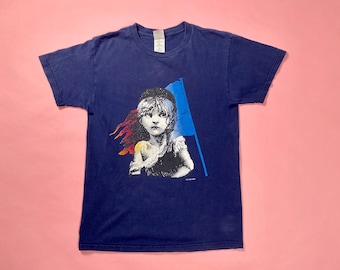 1990s Les Misérables Navy Blue Double Sided Graphic T-Shirt | Size Medium