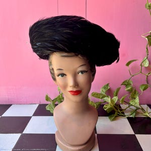 Gorgeous 1950s Shiny Black Feather Hat | 21.5" Circumference
