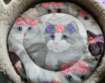 Cat Tree Cushion Mat Fleece White with Grey Kitty With White Face 14” Diameter