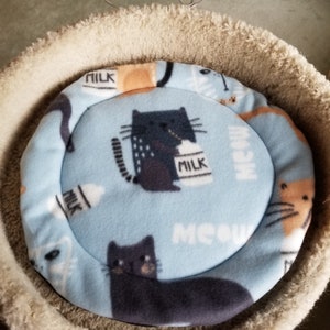 Cat Tree Cushion Fleece Blue with Black and Brown Kitties 14” Diameter