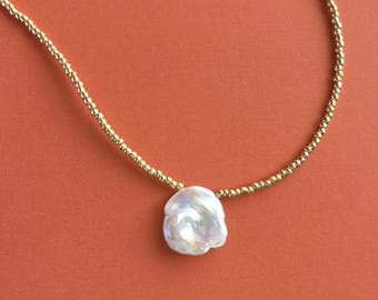 Pearl Pendant Beaded Necklace, Gold Beads with Petal Pearl