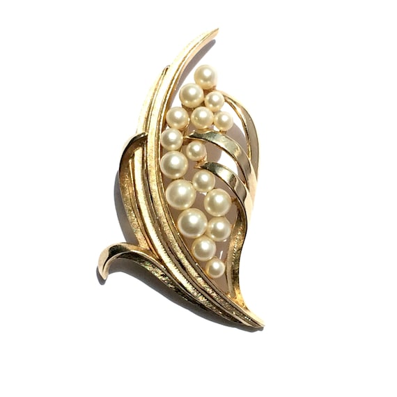 Trifari Pearl Brooch, Vintage Costume Jewelry, Br… - image 1