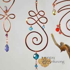 Rust mini Suncatcher, Unalome draad Kristallen prisma's spiraalvormige werveling Boeddhistisch geïnspireerd raam auto achteruitkijkspiegel bedel regenboog maker
