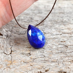 Flytande lapis lazuli halsband, Silkon ädelstenstråd knappt där nätt marinblå september ädelstenshänge handknutna smycken vegansk gåva