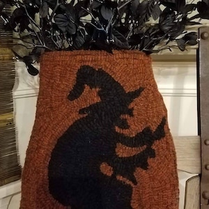 PATTERN: Bewitched rug hooking pocket pattern