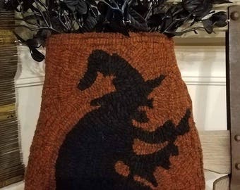 PATTERN: Bewitched rug hooking pocket pattern