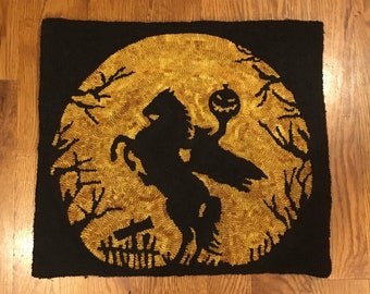 I left my head in Sleepy Hollow Rug hooking pattern.