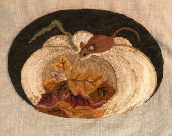 Autumn Slumber rug hooking pattern