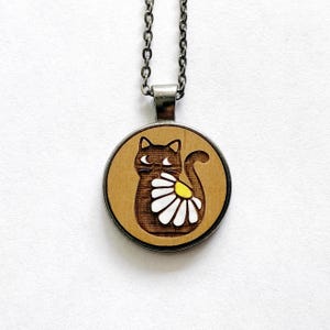 Flower Cat Pendant Necklace - Hand painted cat jewelry, Small round wood pendant necklace, Cat Jewelry, Wood Gift for her
