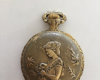 Chateau Swiss Made Women&#39;s Hunter Case Pocket Watch