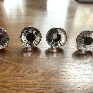 Vtg Glass Door Knob Daisy Pattern 1.75” set of 4