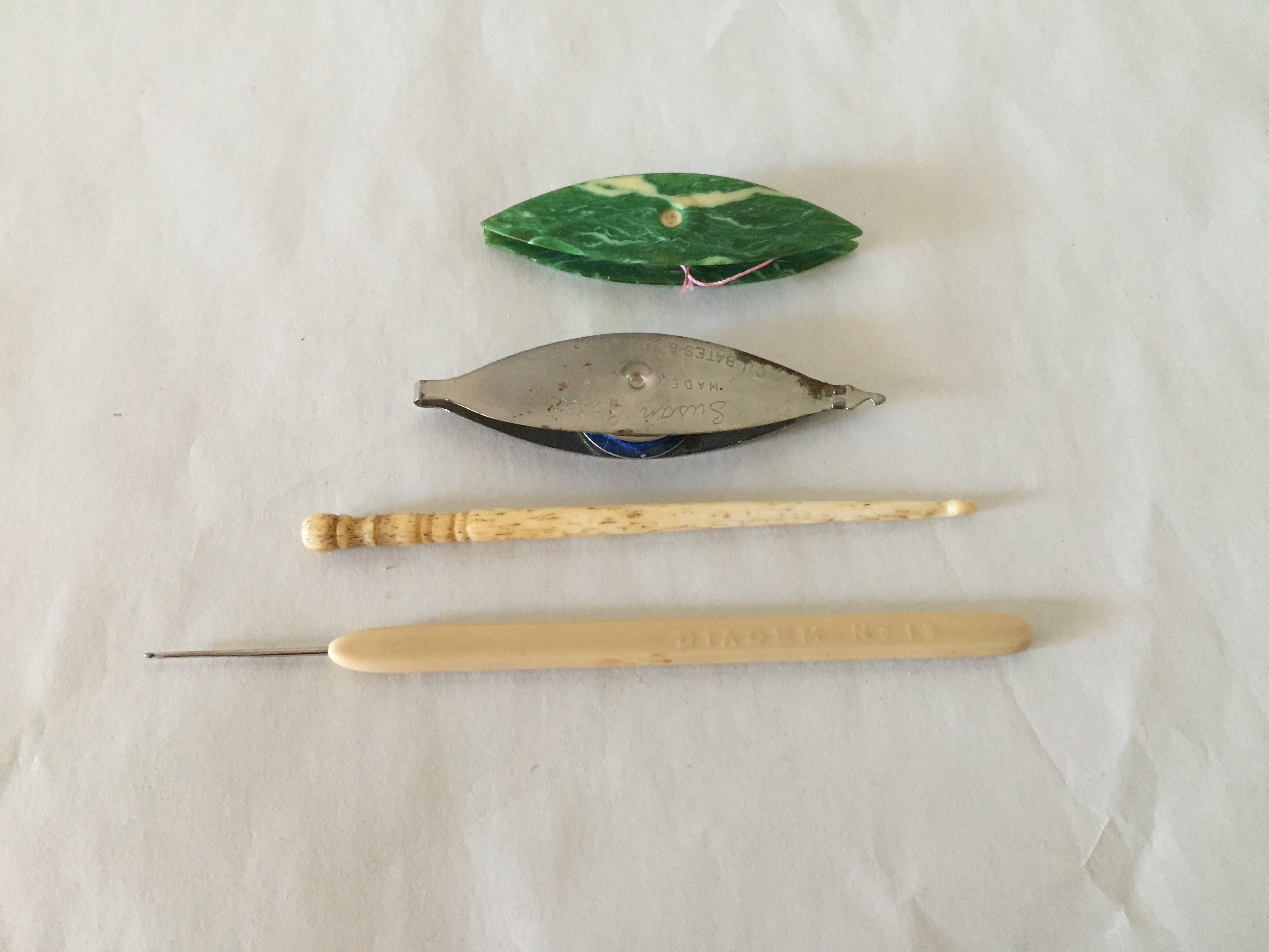 TATTING SHUTTLE, BAKELITE?  or celluloid and 3 other tatting items