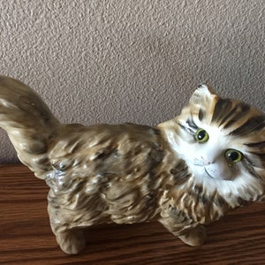 PERSIAN CAT FIGURINE Beswick? or similar style