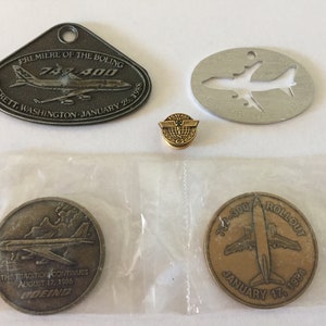 St Louis Rams 10 Anniversary American Flag Boeing Vintage Lapel Pin Vintage