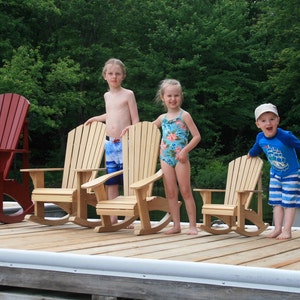 Ritningar för Adirondack-gungstolar i juniorstorlek - Nedladdningsbara PDF-utskrifter av mönster i full storlek på en 24"x36" flatbäddsplotter, hos ett lokalt tryckeri bild 2