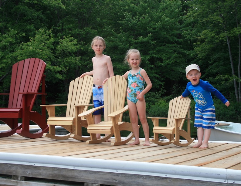 Ritningar för Adirondack-gungstolar i juniorstorlek - Nedladdningsbara PDF-utskrifter av mönster i full storlek på en 24"x36" flatbäddsplotter, hos ett lokalt tryckeri bild 2
