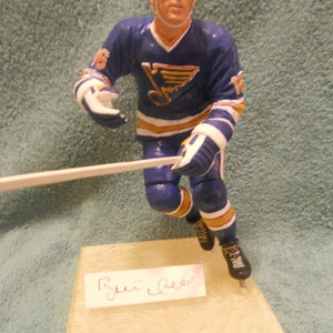 NHL Stars Bobby Hull & Brett Hull Hand Signed Matched Numbered Set of Gartlan USA Figurines Gem Mint Price Dropped 100.00 Best Offers image 4