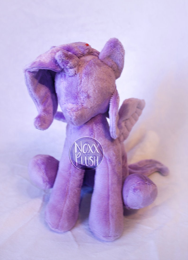 Modello peluche PDF Pony seduto di Noxxplush immagine 4