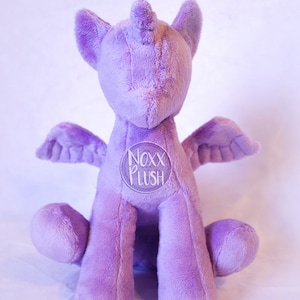 Modello peluche PDF Pony seduto di Noxxplush immagine 2