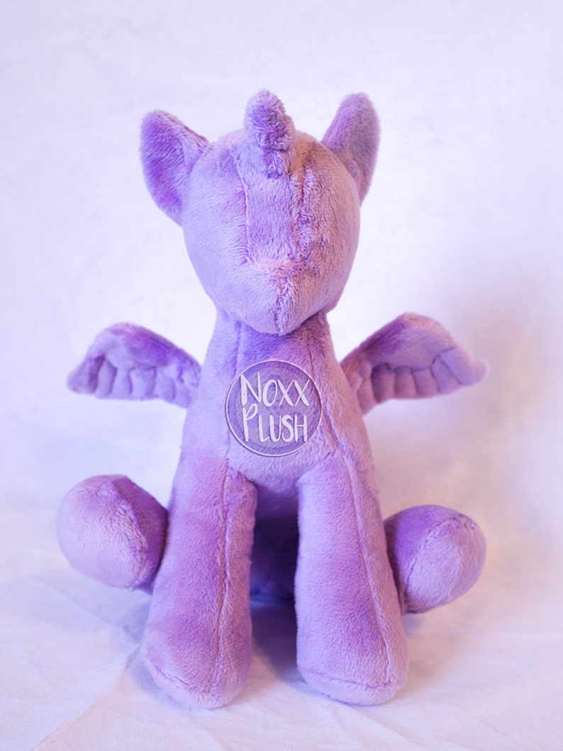 Modello peluche PDF Pony seduto di Noxxplush immagine 2