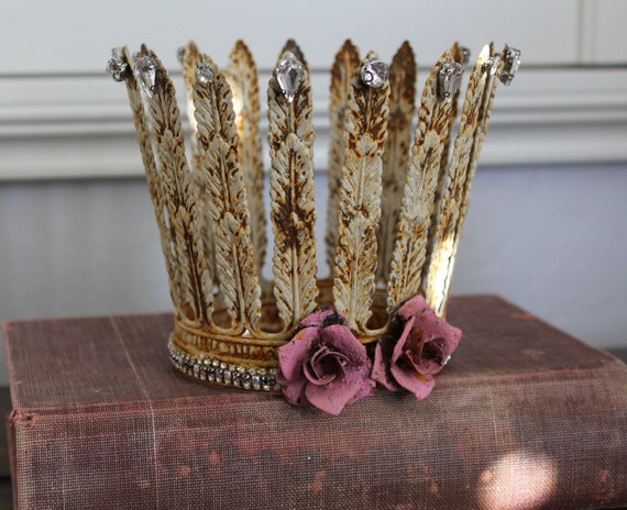 Metal Feathered Leaf Rusted Crown W Pink Roses Patina Hong Kong - Metal Crown Home Decor Metal Feathered Leaf Rusted Crown W Pink Roses Patina Hong Kong - Metal Crown Home Decor