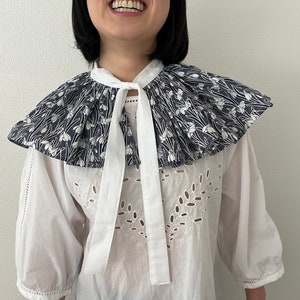 Vintage Detachable Collar - Victorian English Pilgrim Style With White Tie / Ribbon in Blue and White