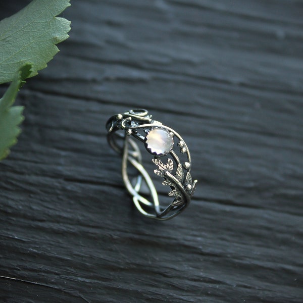 Silver ring wih moonstone Leaf ring Botanical jewelry Plant ring