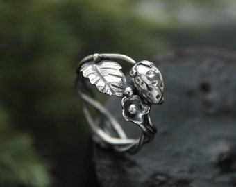 Strawberry silver ring Botanical floral ring Plant jewelry Silversmithing