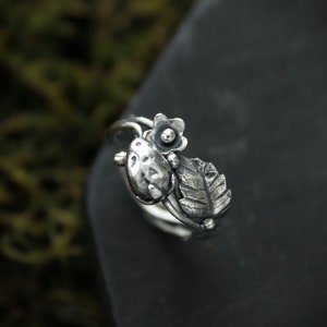 Strawberry silver ring Botanical floral ring Plant jewelry Silversmithing image 9