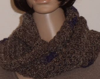 Crocheted Möbius scarf in brown with violet