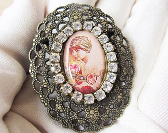 Vintage Brass Photo Brooch Victorian Brooch Antique Portrait Gold Filigree Rhinestone Frame Floral Pin Retro Fashion Vintage Jewelry Women