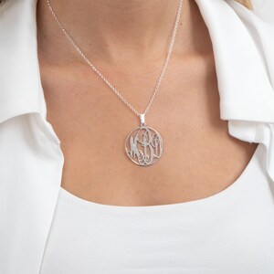 Collar con monograma circular de plata de ley - Colgante con inicial personalizado