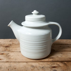 Arabia teapot, White Arabia teapot, Mid century teapot, Scandinavian teapot, White teapot, Modern teapot, Gift fo her, Kitchen tabletop gift