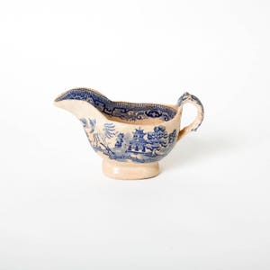 Staffordshire Chinoiserie Transferware, Mid-19th century (1850&#39;s-70&#39;s) gravy boat, Antique Blue white, Chinese Farmhouse Country house