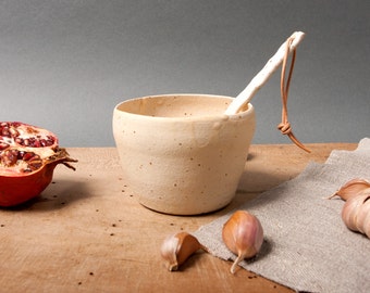 bowl and spoon speckled creme kitchen danish unique keramik ceramics handmade by pollipots scandinavian studio pottery poterie decor