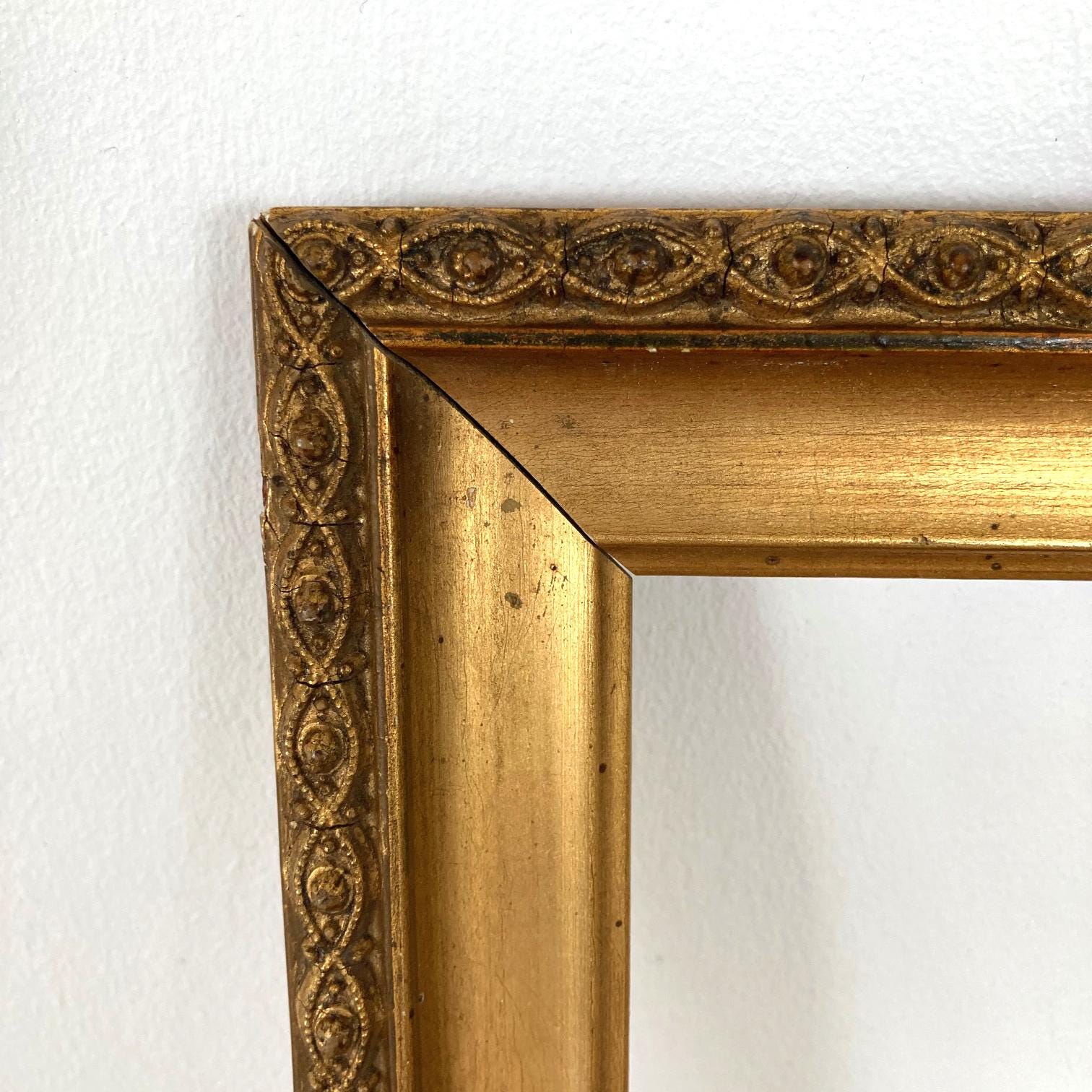 Vintage Golden Wood Photo Frame: French Cottage Wall Decor (13.1x8