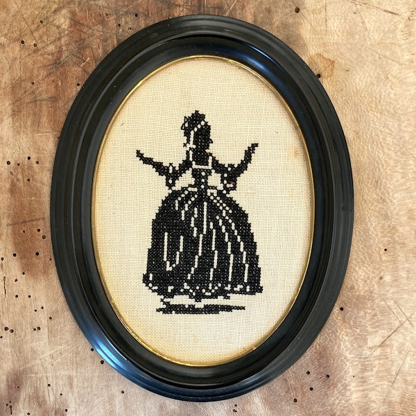 7x6 inches Vintage round photo frame, Black Lady embroidery, Photo picture frame, Bakelite black round frame, Woman embroidery French style