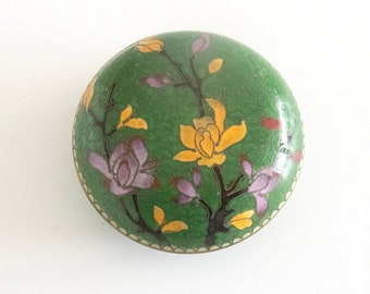 Vintage Chinese cloisonné, Antique china trinket box, Green enamel brass Chinese Cloisonné box, Yellow purple asian flowers cloisonne