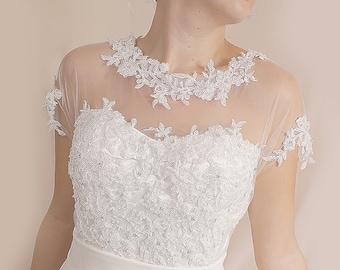 Vestido de novia de tul con encaje floral: Vestido de corte A con hombros descubiertos y cuentas de cristal