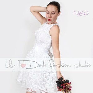 Simple short sleeveless lace wedding dress , custom made wedding party romantic white bridal gown image 2