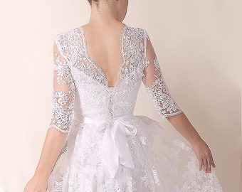 Vestido de novia corto de encaje: vestido de novia romántico con mangas