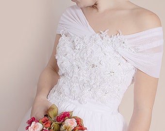 Vestido de novia de tul con hombros descubiertos y corte A: apliques de encaje floral, hecho a medida